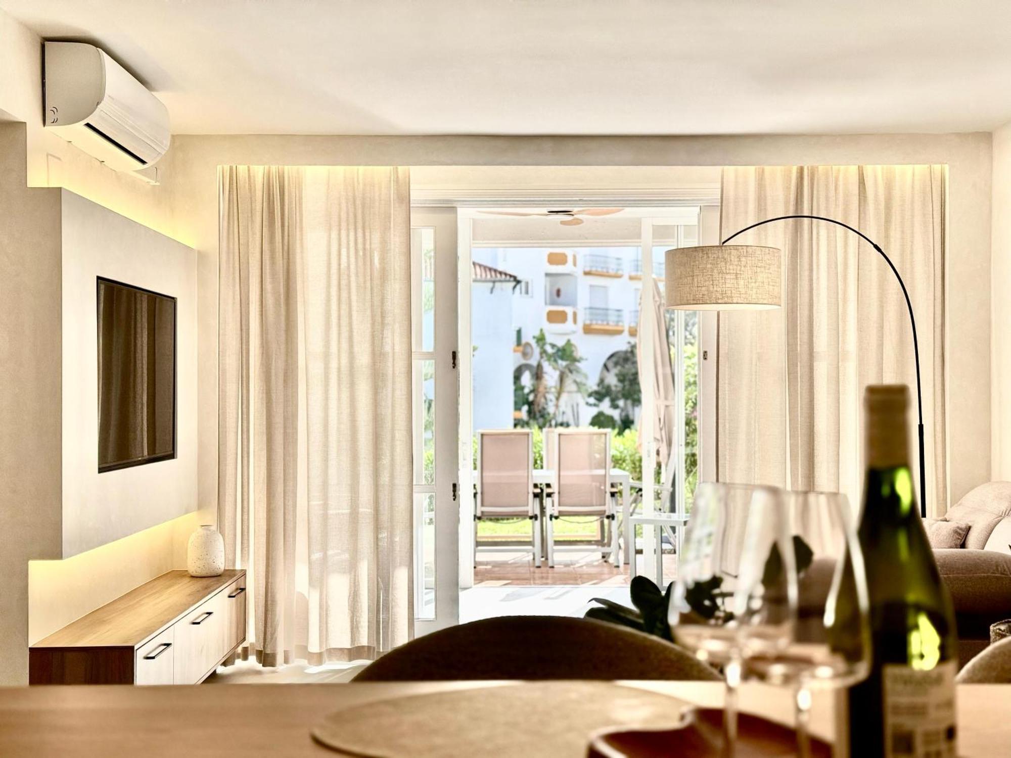 Apartamento Oasis Riviera, Near Nikki